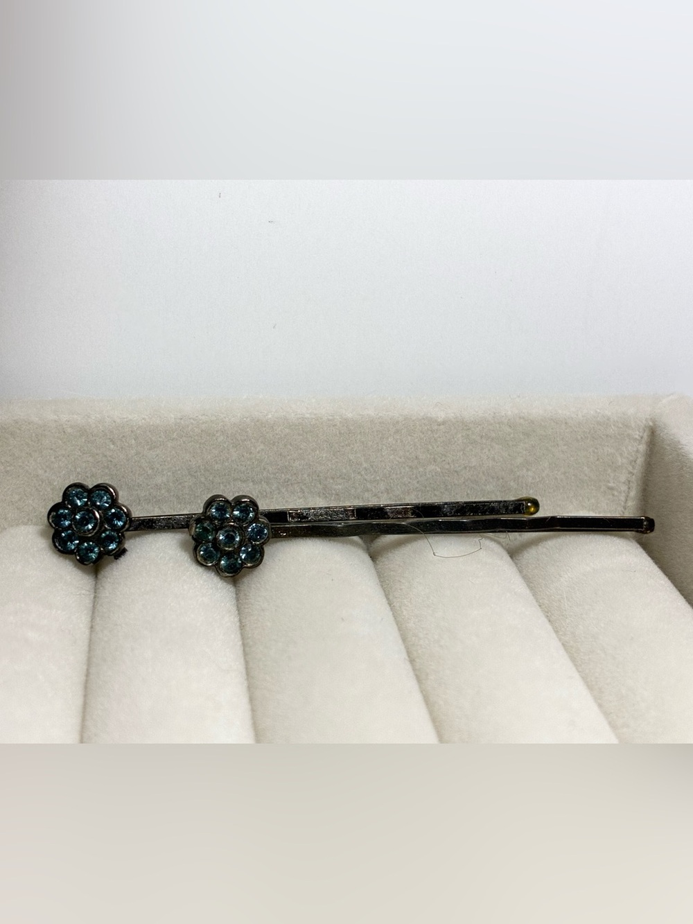 90s Y2K Daisy Flower Blue Rhinestone Gunmetal Bobby Pins Hair Clips Pair Vintage